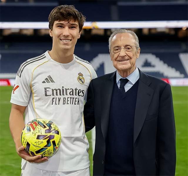 开云体育下载-7万人鼓掌！皇马21岁小将封神战：完美戴帽 佛爷亲自祝贺