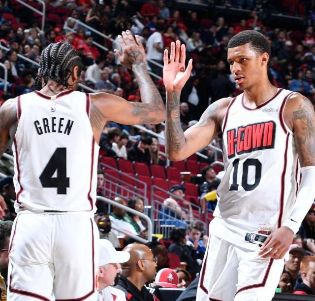 1742274142676000556.jpg kaiyun-三人被罚下 最多落后25分!火箭神奇逆转坚守西二