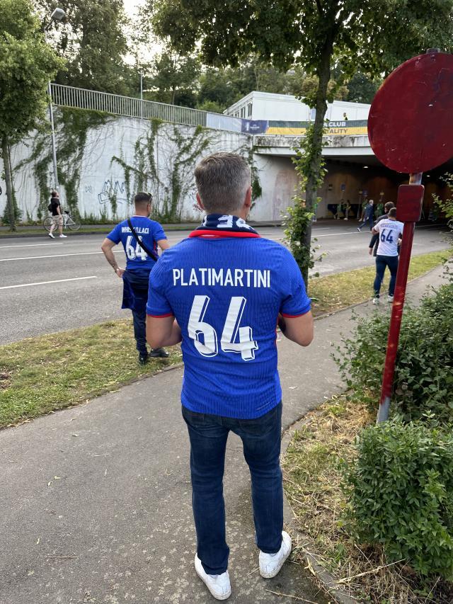 开云登录-【现场手记】归家的西蒙斯，和消失的“多纳泰罗”