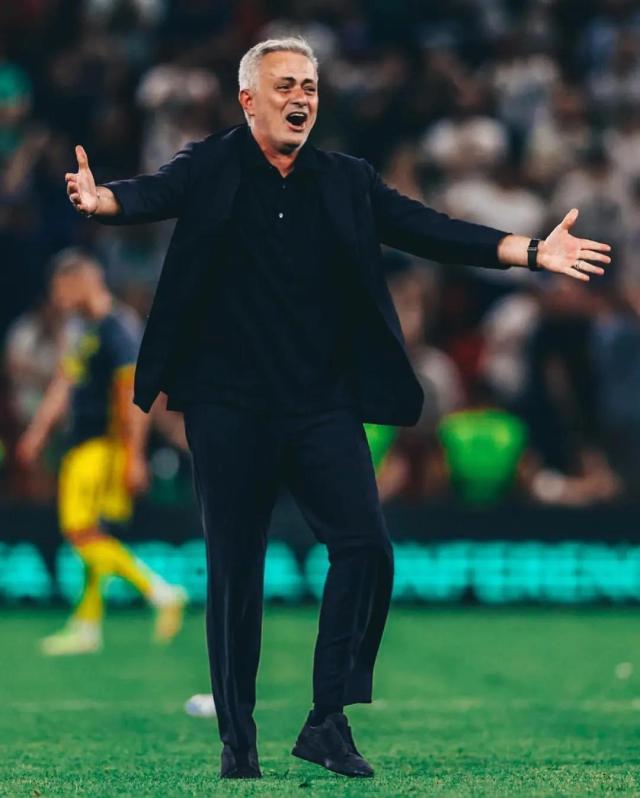 1680800728379074363.jpg 开云体育下载-【早报】“神灯”二进宫!能照亮斯坦福桥吗?