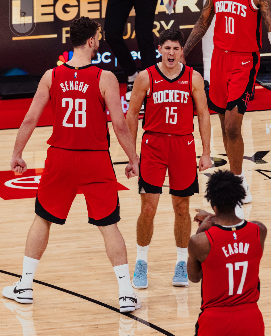 开云APP-西部格局再变：湖人升第5将木狼挤到第7 火箭再冲前2 勇士吞惨败