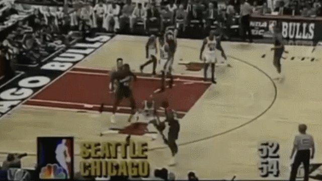 1662465956535097884.gif 开云在线-时代先驱:巨人时代的另类内线 坎普是原始字母哥