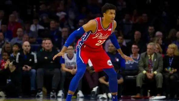 1649305074354018588.jpg 开云体育下载-76人防守大闸缺席明日比赛 猛龙拥有隐形主场优势