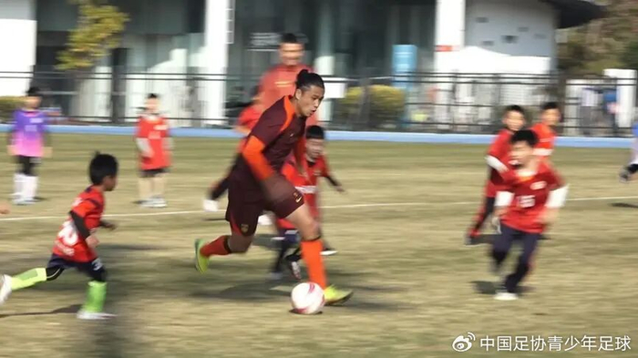开云体育下载-“国足与少年”一场别开生面的足球赛|国家队|肇庆|中国男足|邵佳一|吕焯毅_新浪体育_新浪新闻